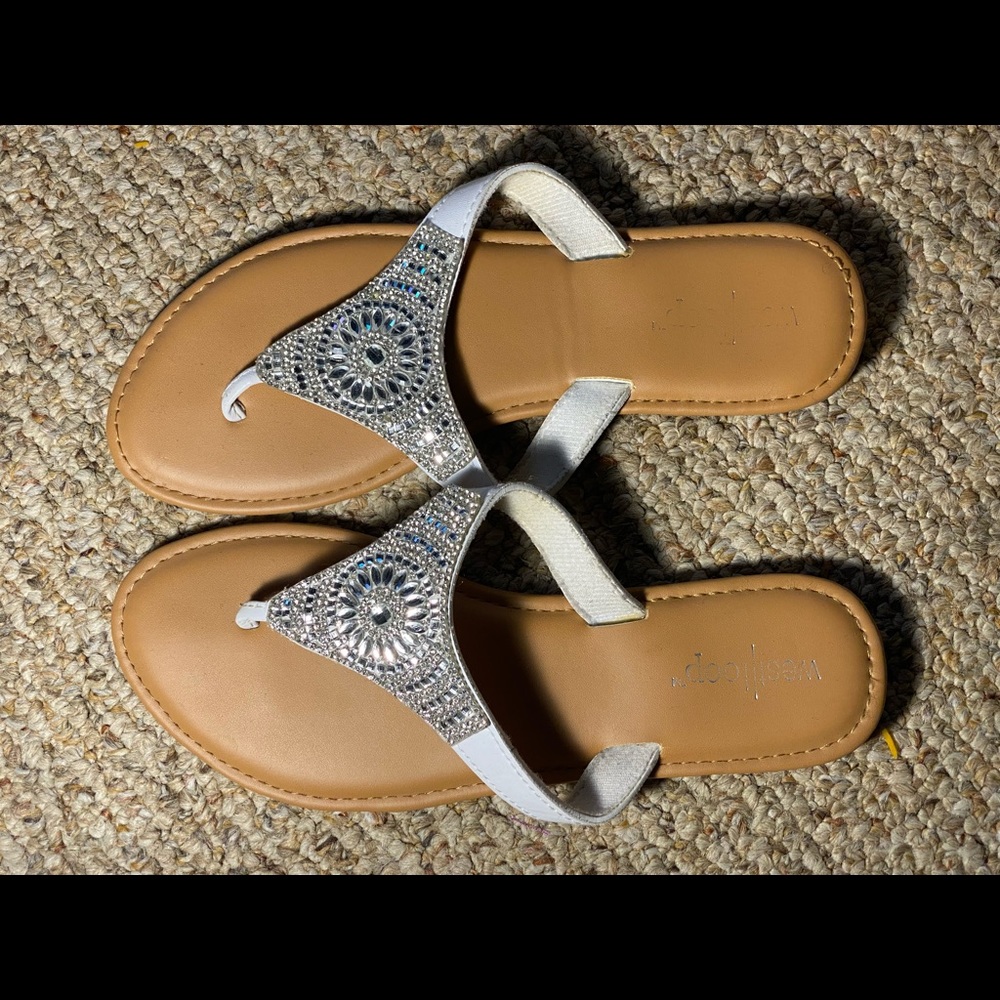 West loop sandals